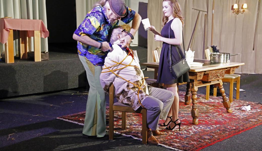 Abseits der Meldungen über abgesagte Veranstaltungen wegen des Coronavirus konnte die St.Margrether Theatergruppe Heldsberg am Wochenende unbeschwerte Unterhaltung bieten.