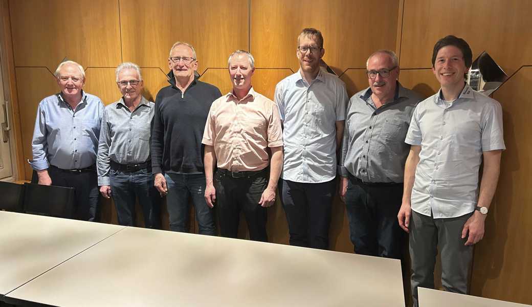 Der Vorstand mit neuer Führung: (v. l.) Max Kobler, August Büchel, Thomas Schwizer, Andreas Strebel, Silvan Hasler, Roland Mattle, Lukas Breuss. 			