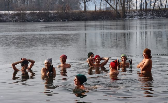 «Bin süchtig nach Eisbaden»: Am Alten Rhein mit einer Gruppe hartgesottener Wasserratten
