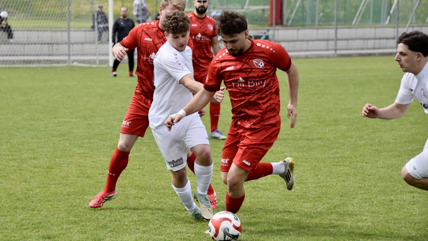 Staads Pascal Nussbaum (in Weiss) erzielte in Buchs beide Staader Tore. Auch der FC Rheineck gewann sein Spiel.