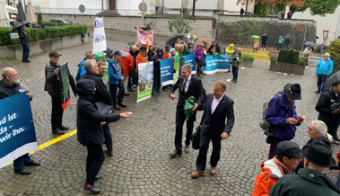 Befürworter und Gegner der Windkraft demonstrierten vor dem Ausserrhoder Kantonsrat