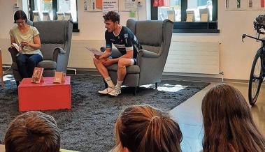 Simon Vitzthum las in der Bibliothek vor