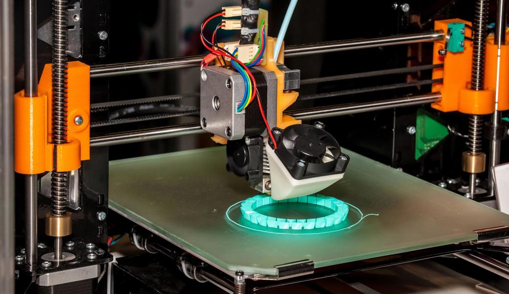 Ein 3D-Drucker bei der Arbeit.