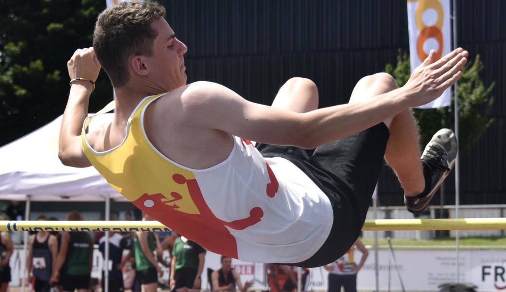 Egal, ob beim Hochsprung, an den Ringen, im Weitsprung oder beim Steinheben (siehe Bilder im Text): Die Freude darüber, wieder an einem so grossen Turnfest teilnehmen zu dürfen, war allen Athletinnen und Athleten anzusehen.
