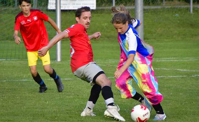 2.-Liga-Kicker spielten am Grümpelturnier mit Gelegenheitsfussballern