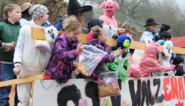 Die Fasnacht geht in die Verlängerung - Walzenhausen feiert mit Umzug und Maskenball