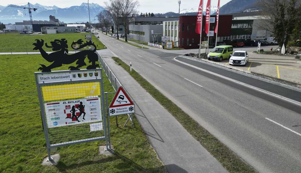 Der entführte Mann aus dem innerschweizerischen Engelberg ist an der Staatsstrasse in Oberriet gefunden worden.