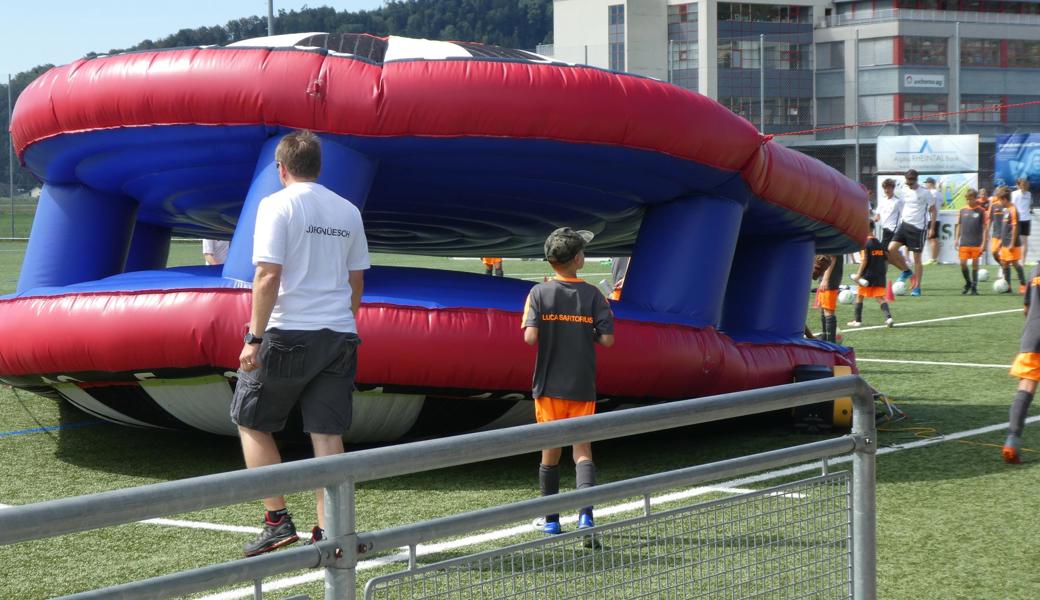 Zumindest so lange, bis den Fussballern der Wind einen Strich durch die Rechnung macht.