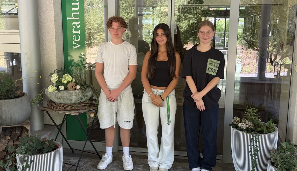 v.l.n.r.: Gabriele Ravimonica, Fachmann Gesundheit EFZ, 1. Lehrjahr Sara Duarte Alexandre, Fachfrau Gesundheit EFZ, 1. Lehrjahr Lara Büchler, Fachfrau Gesundheit EFZ Spitex, 1. Lehrjahr