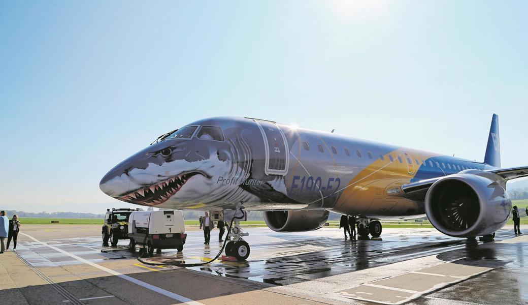 Das auffällig bemalte Demonstrationsflugzeug des Herstellers Embraer startete vom Flugplatz Altenrhein. 