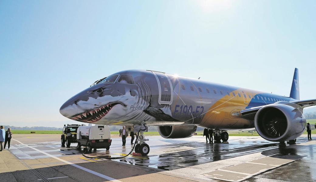 Das auffällig bemalte Demonstrationsflugzeug des Herstellers Embraer startete vom Flugplatz Altenrhein. 