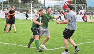 Der Gentleman gratuliert seinem Team