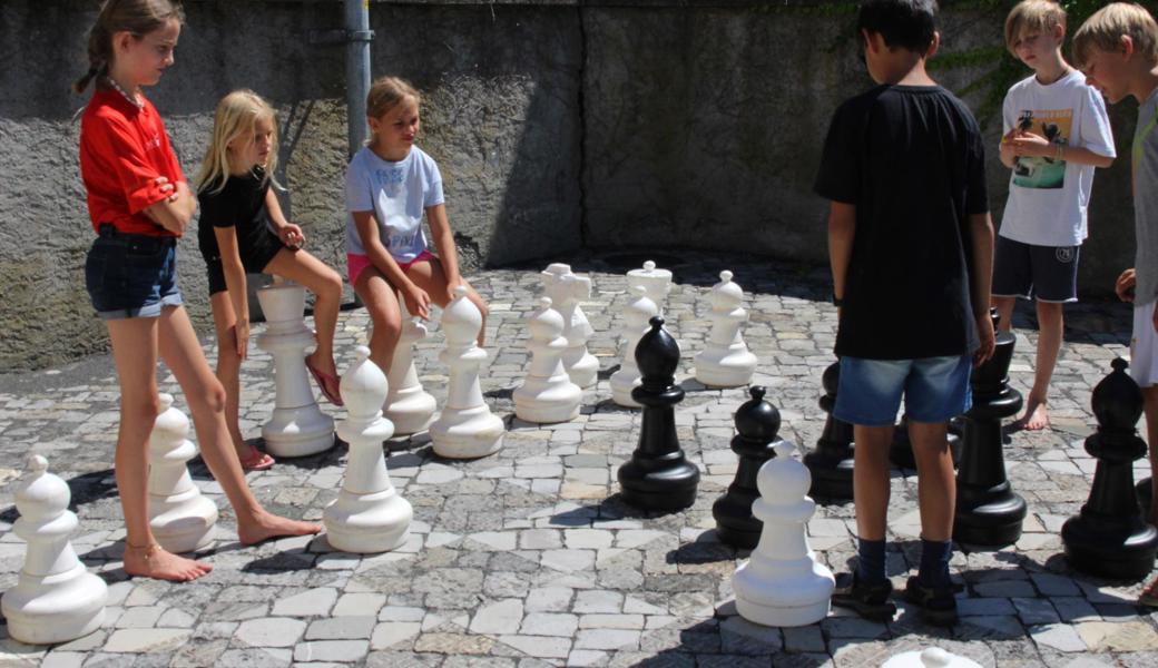 Schachmatt beim Spiel im freien. 