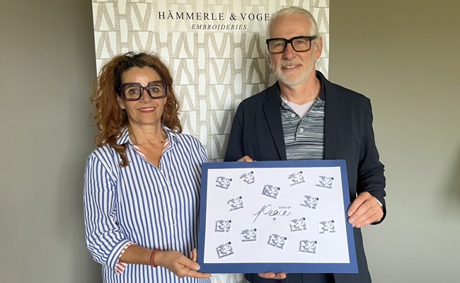 Lustenauer Stickerei beliefert dreizehn Länder mit gestickter Briefmarke