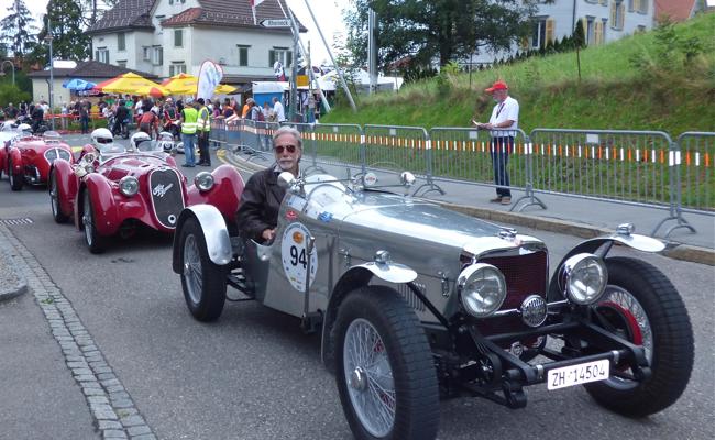 Fahrerlager mit fast  200 Teilnehmern ausgebucht