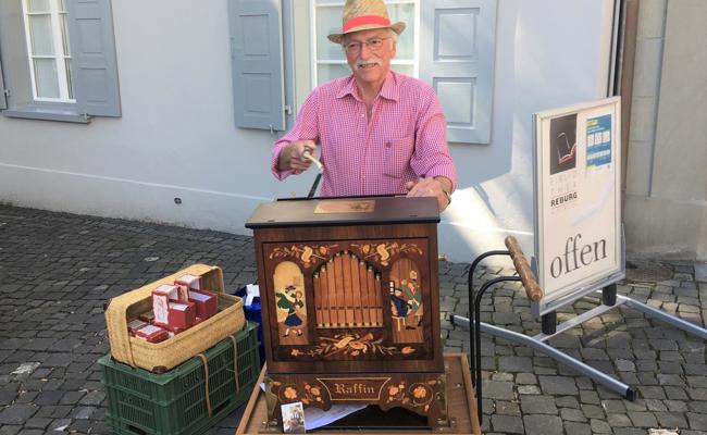 Walter Rohner spielte am Wochenmarkt