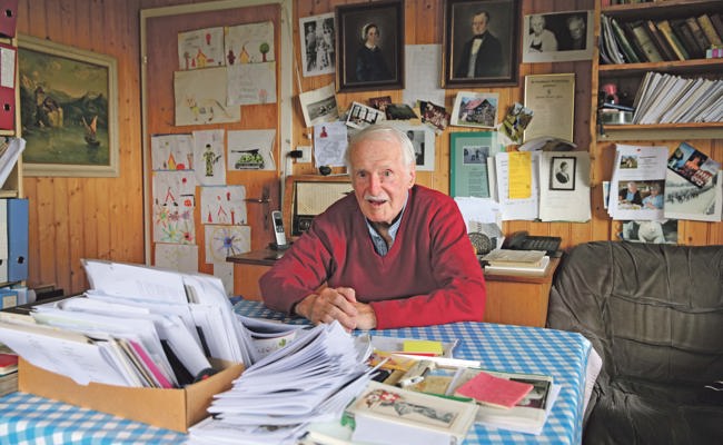 Ernst Züst hat das Ortsmuseum aufgebaut und mit Raritäten bestückt