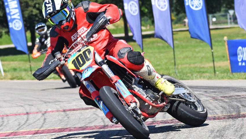 Mit der Nummer 100 ging Simon Baumann auf Gasgas 450 Kategorie S1 Prestige ins Rennen. Mit der Nummer 100 ging Simon Baumann auf Gasgas 450 Kategorie S1 Prestige ins Rennen.