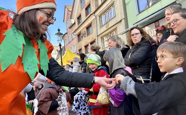 Kinder im Fasnachtsfieber: Schmutziger Donnerstag im Städtli