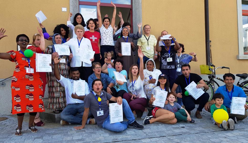 Fröhliche Stimmung zum Abschluss des Grund- und Alphabetisierungskurses Juni 18 der Quartierschule Oberriet.