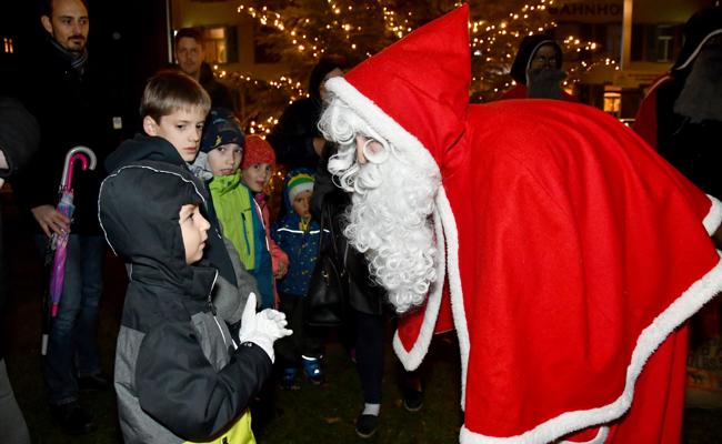 Esel lassen Kinder warten