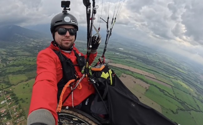 Nach schwerem Unfall: Wolfhäldler ist Weltmeister im Rollstuhl-Gleitschirmfliegen