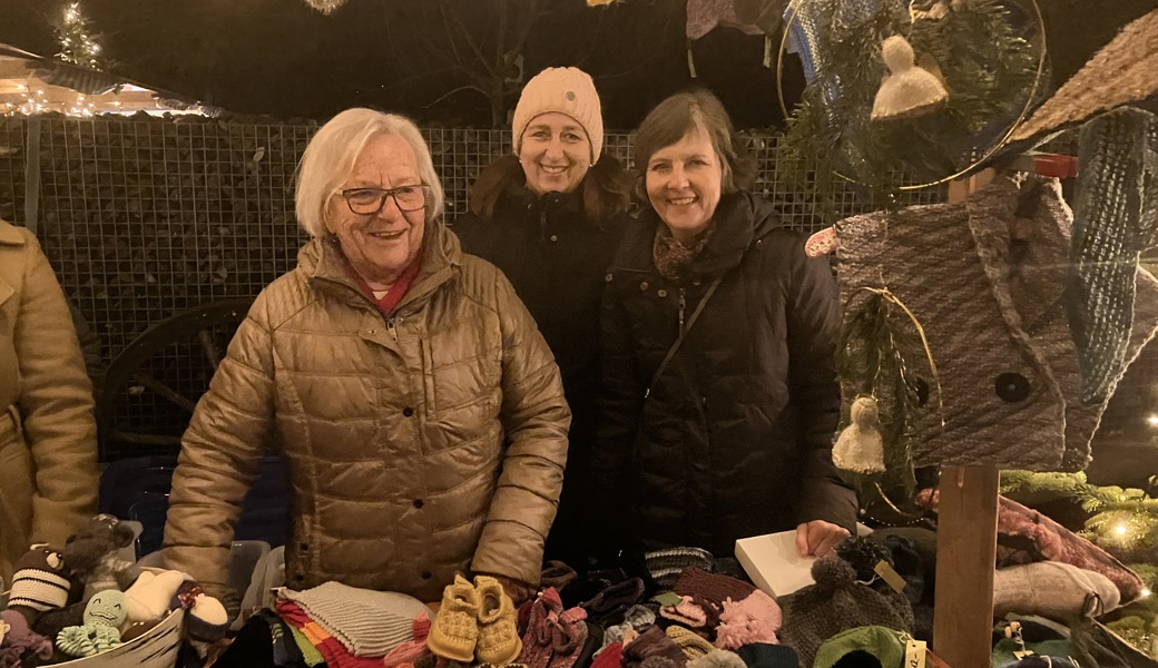 Verkauf der Handarbeitsrunde Marbach am Adventsmarkt