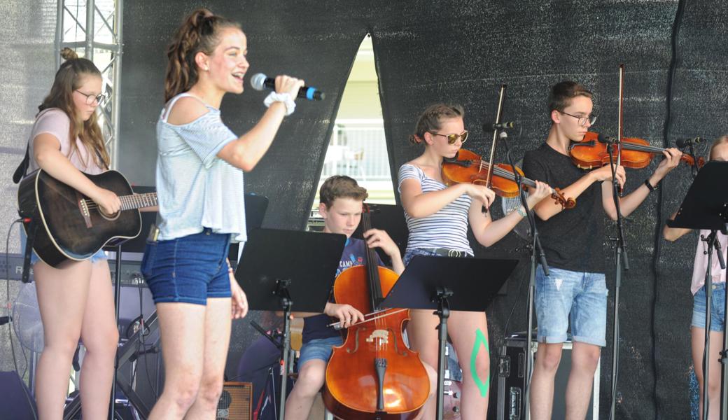 Manche Songs wurden von Streichern (andere von Bläsern) begleitet. Das Wiesental-Open-Air profitiert dabei auch von der Talentschule.