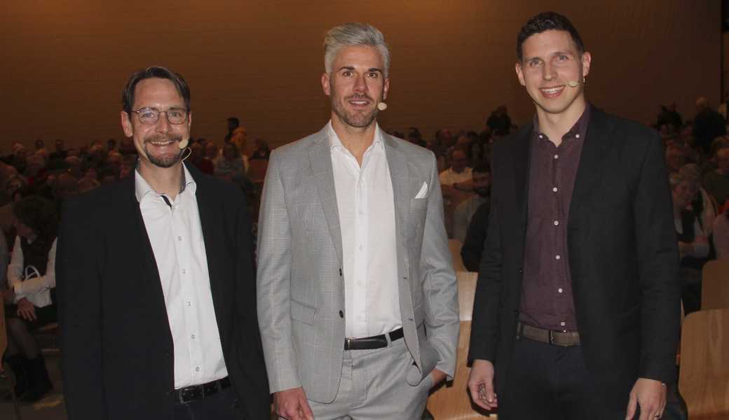 Drei Männer für das Podium: Als Gemeindepräsidentschaftskandidaten diskutierten am Dienstag in Diepoldsaus Mehrzweckhalle Michael Jäger, Thomas Dietrich und Ralph Lehner (von links). 