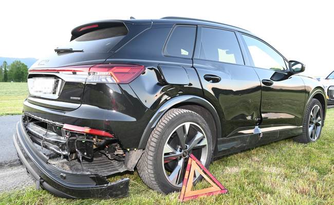Bei Unfall mit einem Auto verletzt sich ein 15-jähriger Mofafahrer