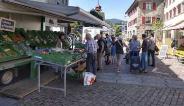 Bänkli statt Autos: «a plus» will den Begegnungsort zurück Bänkli statt Autos: «a plus» will den Begegnungsort zurück