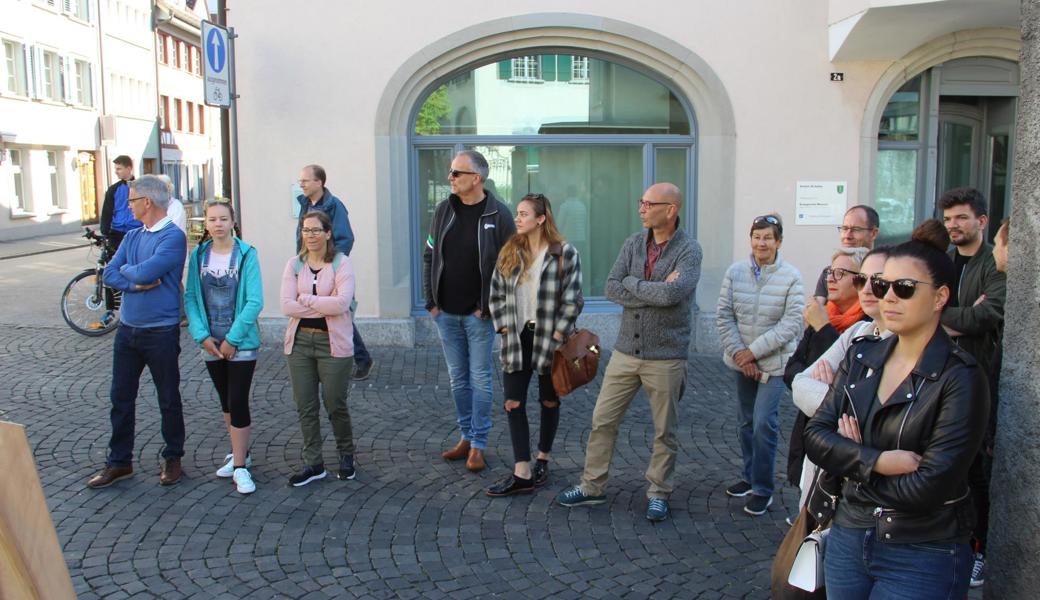 Passanten erfreuten sich in Altstätten am Spiel des Trios.  Passanten erfreuten sich in Altstätten am Spiel des Trios.