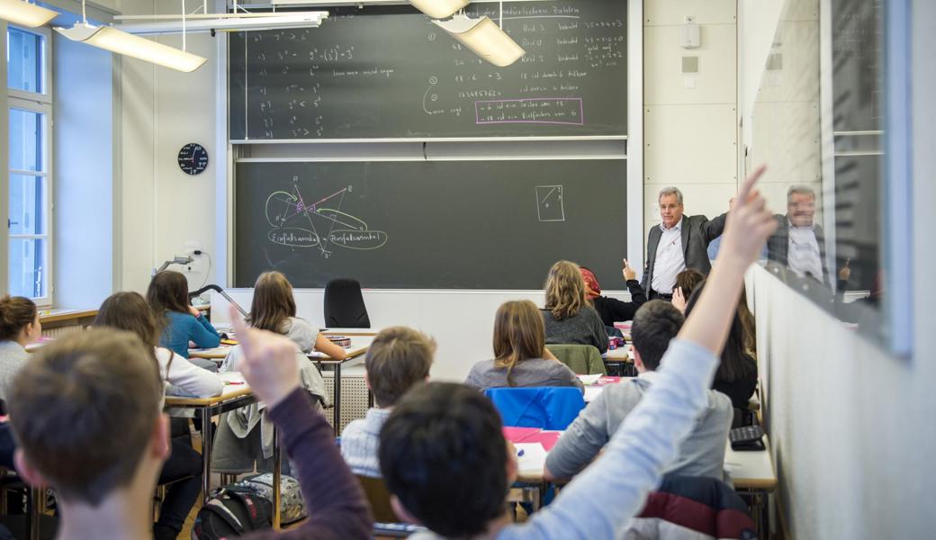 Begabte Schüler können nach einer bestandenen Aufnahmeprüfung das Untergymnasium besuchen, das dem 7. und 8. Schuljahr entspricht. Der Übertritt an einen Maturitätslehrgang erfolgt danach prüfungsfrei.