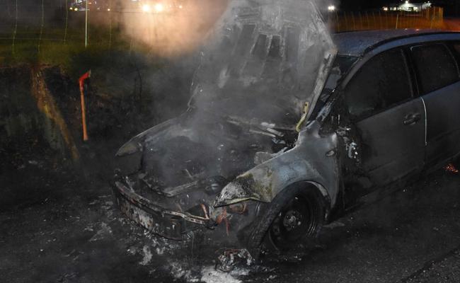Auto geht in Flammen auf