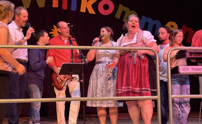 Gemeinsam im Takt: ausgelassene Stimmung am Fest der Volksmusik