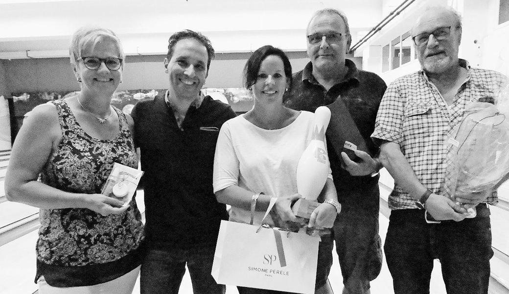 Die strahlenden Sieger (von links): Mirjam Kehl, Erich Sorell, Pascale Sorell, Hans Schawalder, Hans Hutter.  Bild: pd