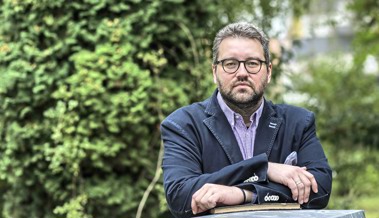Mit seiner hervorragenden Bariton-Stimme bereichert er das Konzert des Collegium Marianum