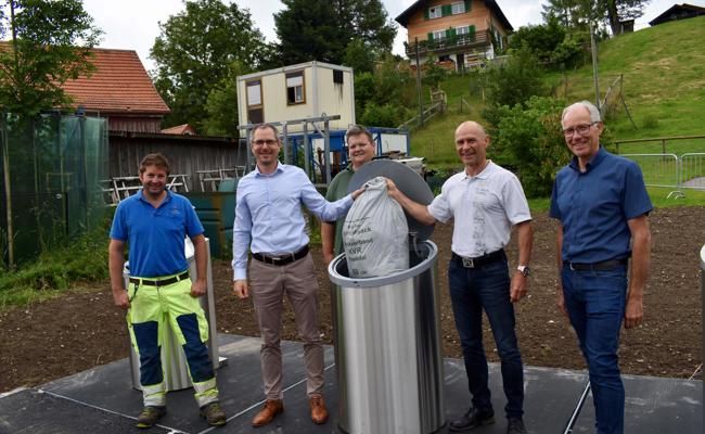 Vier neue Unterflurbehälter für Walzenhausen