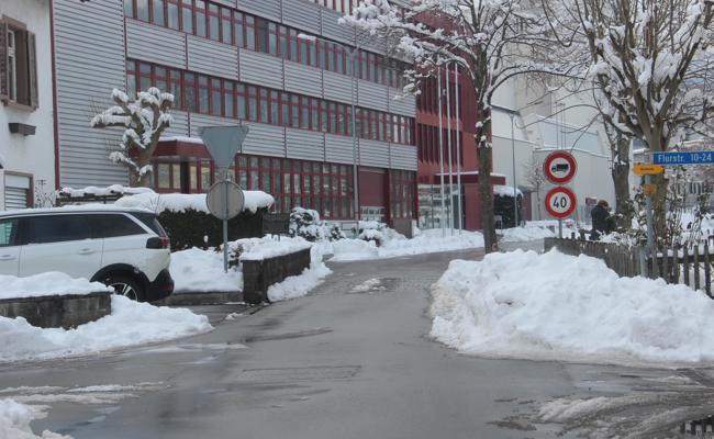 Schnellfahrer bremsen