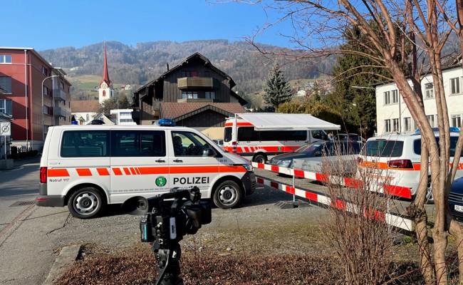 Ein 49-jähriger Schweizer lag tot in einem Wohnquartier - die Polizei bittet um Hinweise