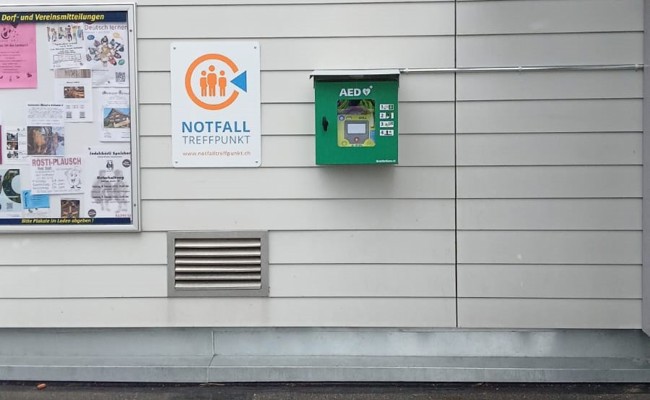 An bester Lage: Zwei Defibrillatoren in der Öffentlichkeit installiert