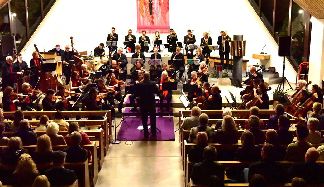 Der Orchesterverein und die SSC Big Band gemeinsam auf der Bühne.