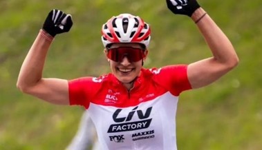 Ronja Blöchlinger setzt ihrer Traumsaison drei Kronen auf