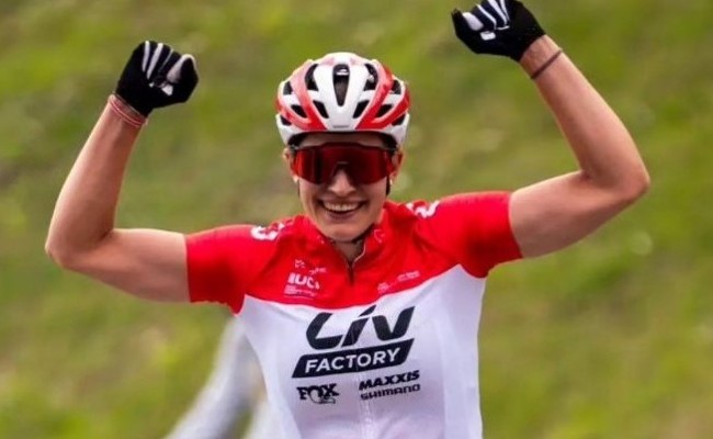 Ronja Blöchlinger setzt ihrer Traumsaison drei Kronen auf