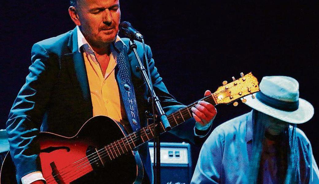 Mit seinen Liedern im typischen Fankhauser-Blues riss der bekannte Sänger das Publikum im «Sonnen»-Saal mit. 