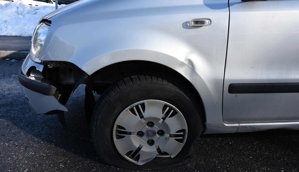 Auch am Auto entstand Schaden.