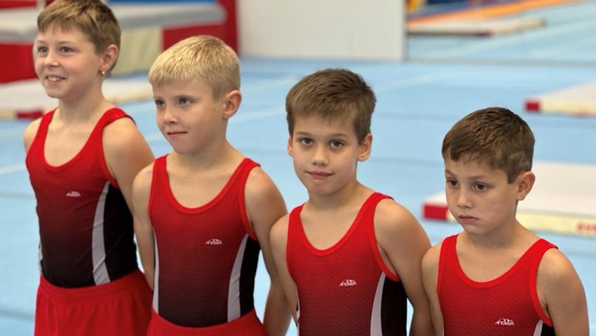 Auch die jüngeren TZR-Turner überzeugten an den Testtagen (v.l.): Nico Bischofberger, Philipp Marti, Eric Beerli, Julian Eugster. Auch die jüngeren TZR-Turner überzeugten an den Testtagen (v.l.): Nico Bischofberger, Philipp Marti, Eric Beerli, Julian Eugster.