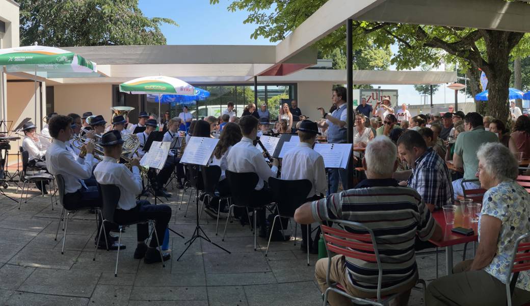 Unter strahlend blauem Himmel und bei sommerlichen Temperaturen durfte die Jugendmusik Heiden ihre Jubiläumsausgabe des Frühschoppenkonzerts durchführen.