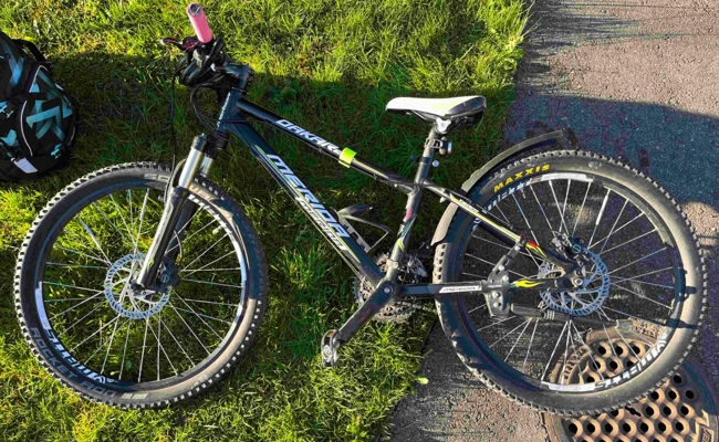 11-Jähriger musste nach Kollision mit Lieferwagen ins Spital