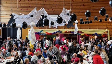 Hexen, Spinnen und Gespenster schwebten über der Schulfasnacht